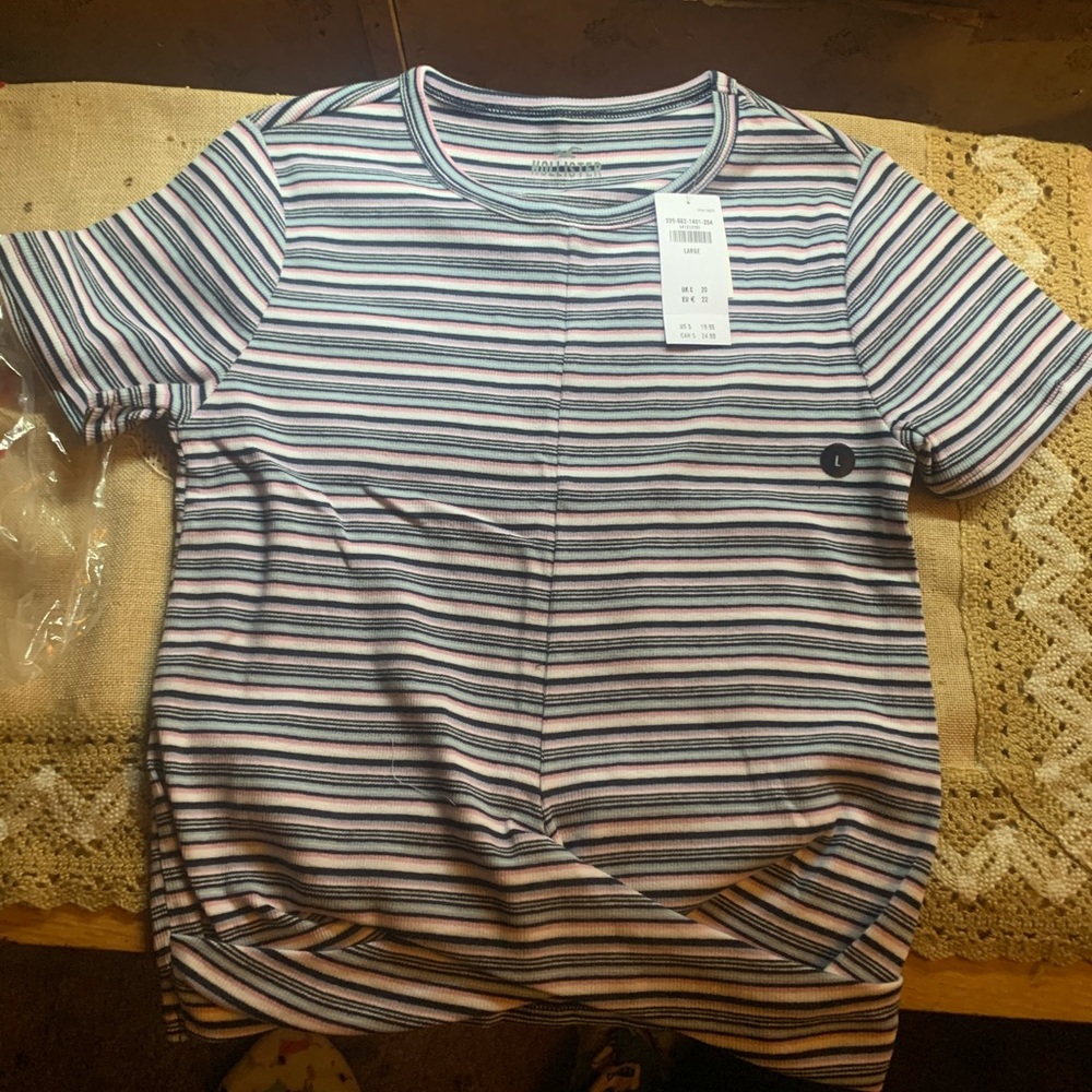 Hollister Strip twist front tee